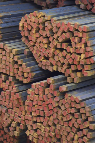 Metal ürünleri, Rusya depodaki paketleri meydanda metal profil