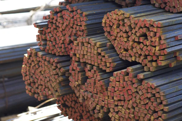 Metal ürünleri, Rusya depodaki paketleri meydanda metal profil