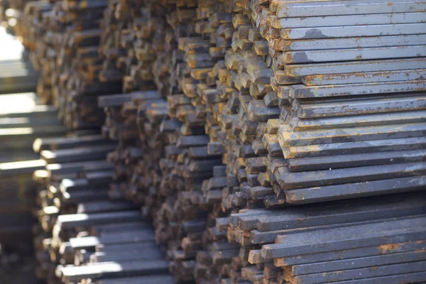 Metal ürünleri, Rusya depodaki paketleri meydanda metal profil