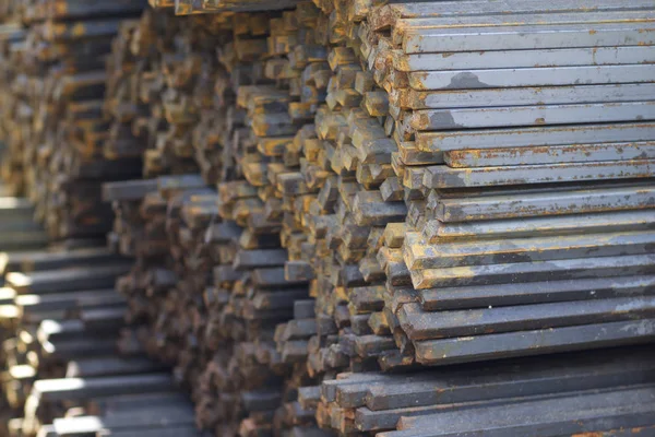 Metal ürünleri, Rusya depodaki paketleri meydanda metal profil