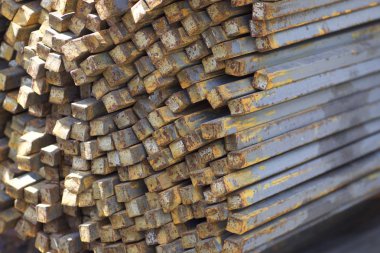 Metal ürünleri, Rusya depodaki paketleri meydanda metal profil