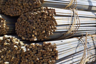 Metal ürünleri, Rusya depodaki paketleri meydanda metal profil