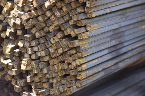 Metal ürünleri, Rusya depodaki paketleri meydanda metal profil