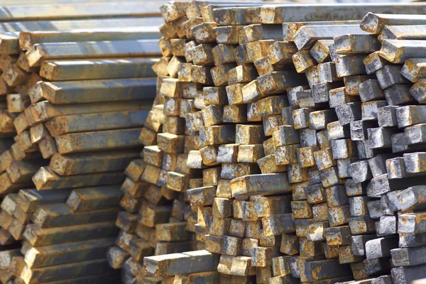 Metal ürünleri, Rusya depodaki paketleri meydanda metal profil