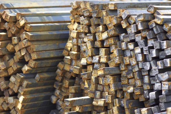 Metal ürünleri, Rusya depodaki paketleri meydanda metal profil