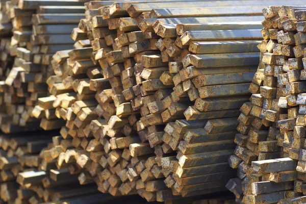 Metal ürünleri, Rusya depodaki paketleri meydanda metal profil