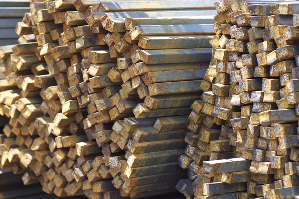 Metal ürünleri, Rusya depodaki paketleri meydanda metal profil