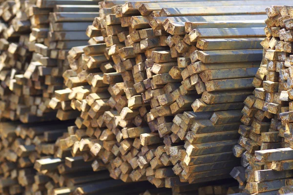 Metal ürünleri, Rusya depodaki paketleri meydanda metal profil