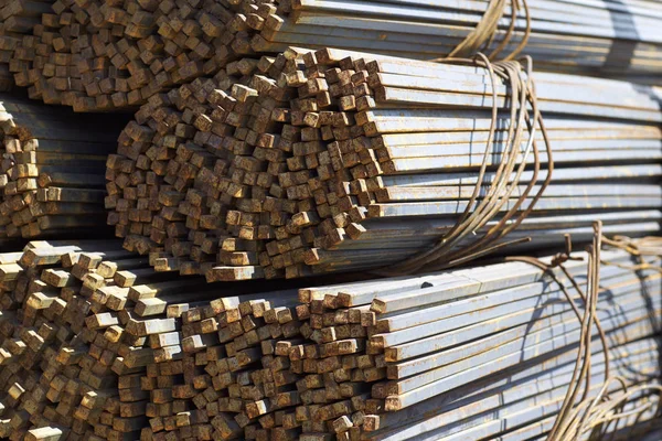 Metal ürünleri, Rusya depodaki paketleri meydanda metal profil