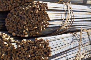 Metal ürünleri, Rusya depodaki paketleri meydanda metal profil