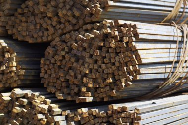 Metal ürünleri, Rusya depodaki paketleri meydanda metal profil