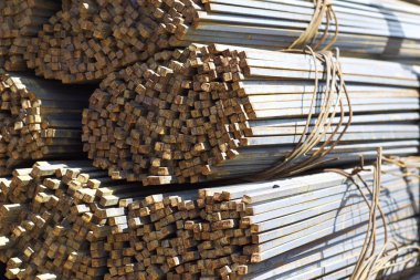 Metal ürünleri, Rusya depodaki paketleri meydanda metal profil