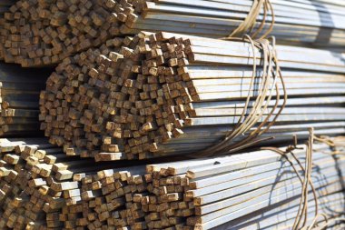 Metal ürünleri, Rusya depodaki paketleri meydanda metal profil