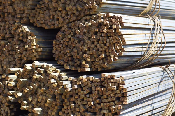 Metal ürünleri, Rusya depodaki paketleri meydanda metal profil