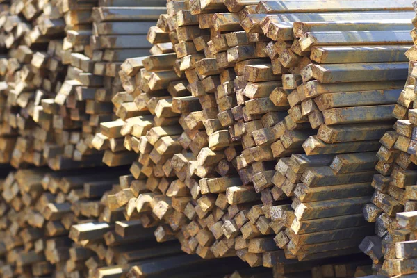 Metal ürünleri, Rusya depodaki paketleri meydanda metal profil