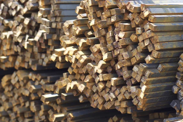 Metal ürünleri, Rusya depodaki paketleri meydanda metal profil