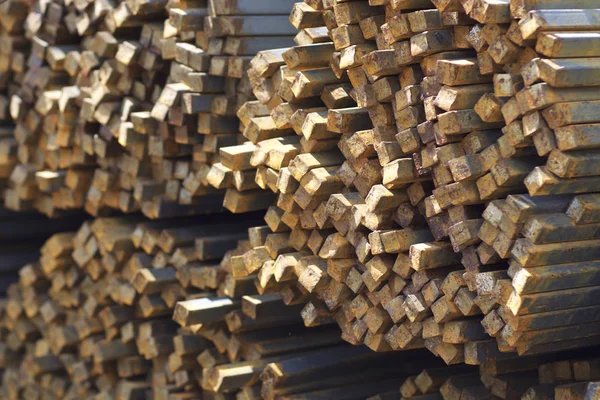 Metal ürünleri, Rusya depodaki paketleri meydanda metal profil