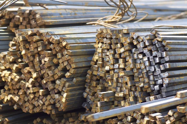 Metal ürünleri, Rusya depodaki paketleri meydanda metal profil