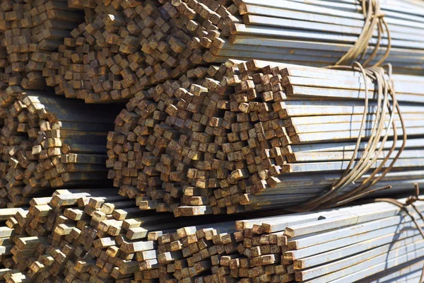 Metal ürünleri, Rusya depodaki paketleri meydanda metal profil