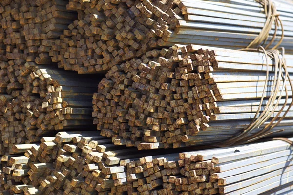 Metal ürünleri, Rusya depodaki paketleri meydanda metal profil