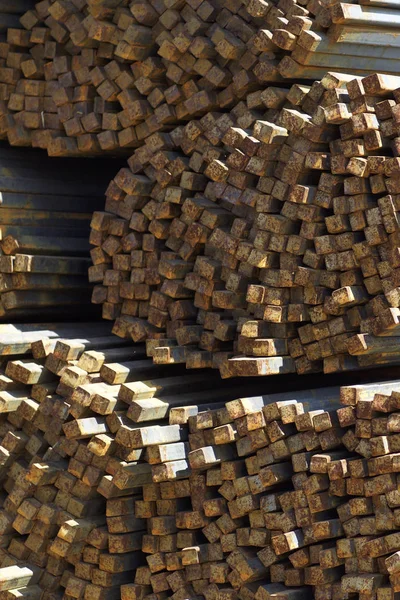 Metal ürünleri, Rusya depodaki paketleri meydanda metal profil