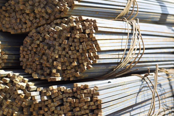 Metal ürünleri, Rusya depodaki paketleri meydanda metal profil