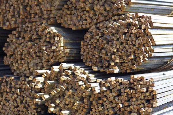 Metal ürünleri, Rusya depodaki paketleri meydanda metal profil