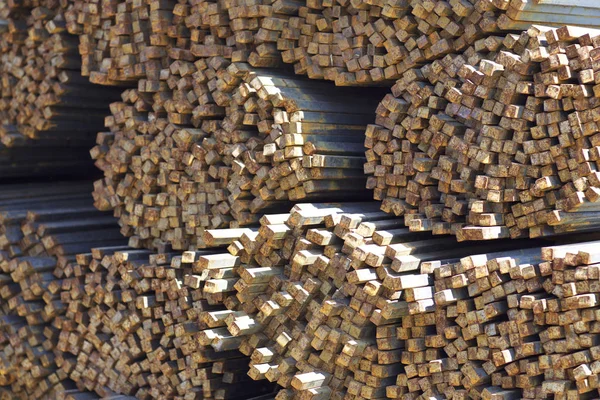 Metal ürünleri, Rusya depodaki paketleri meydanda metal profil