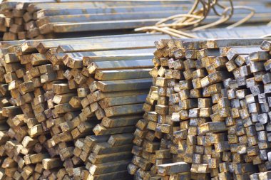 Metal ürünleri, Rusya depodaki paketleri meydanda metal profil