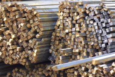 Metal ürünleri, Rusya depodaki paketleri meydanda metal profil