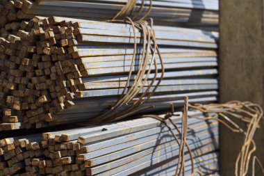 Metal ürünleri, Rusya depodaki paketleri meydanda metal profil