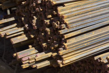 Metal ürünleri, Rusya depodaki paketleri meydanda metal profil