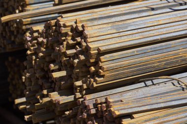 Metal ürünleri, Rusya depodaki paketleri meydanda metal profil