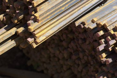 Metal ürünleri, Rusya depodaki paketleri meydanda metal profil