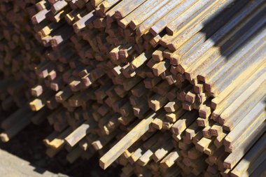 Metal ürünleri, Rusya depodaki paketleri meydanda metal profil