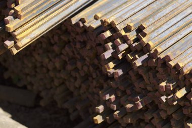 Metal ürünleri, Rusya depodaki paketleri meydanda metal profil