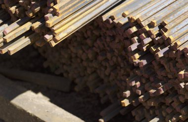 Metal ürünleri, Rusya depodaki paketleri meydanda metal profil