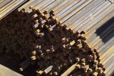 Metal ürünleri, Rusya depodaki paketleri meydanda metal profil