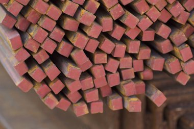 Metal ürünleri, Rusya depodaki paketleri meydanda metal profil