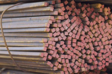 Metal ürünleri, Rusya depodaki paketleri meydanda metal profil