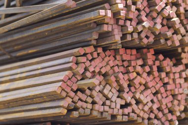 Metal ürünleri, Rusya depodaki paketleri meydanda metal profil