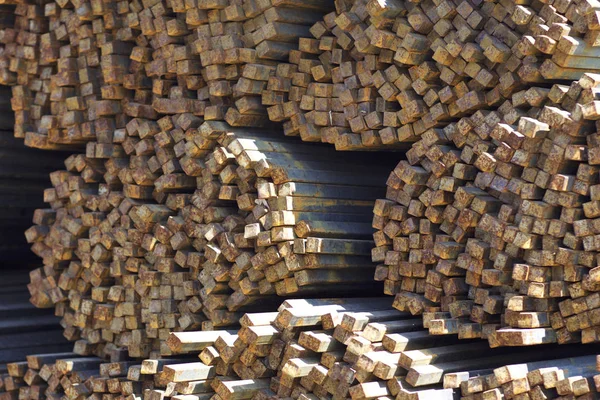 Metal ürünleri, Rusya depodaki paketleri meydanda metal profil