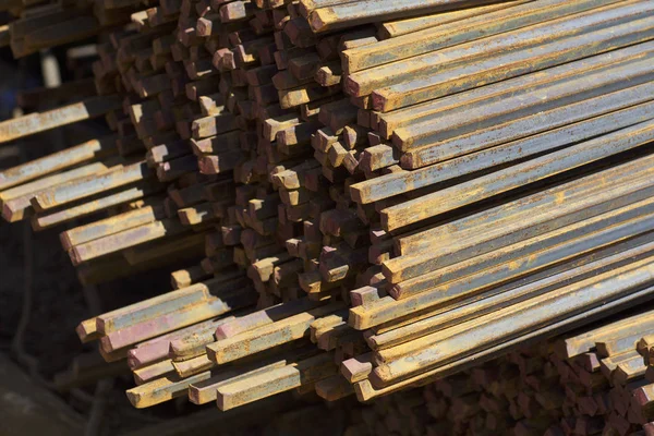 Metal ürünleri, Rusya depodaki paketleri meydanda metal profil