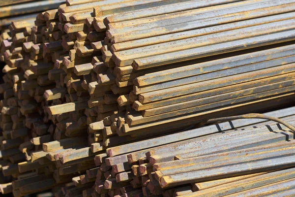 Metal ürünleri, Rusya depodaki paketleri meydanda metal profil