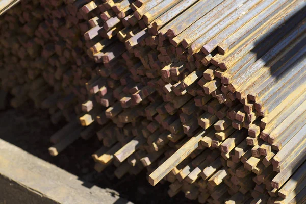 Metal ürünleri, Rusya depodaki paketleri meydanda metal profil