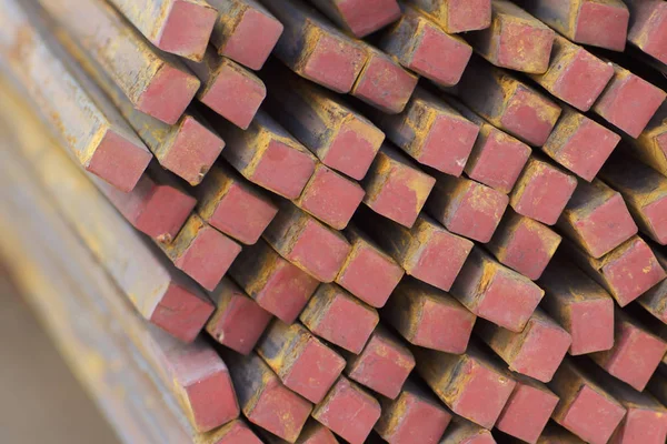 Metal ürünleri, Rusya depodaki paketleri meydanda metal profil