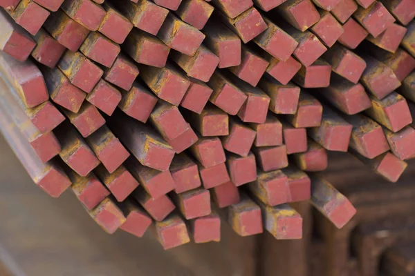 Metal ürünleri, Rusya depodaki paketleri meydanda metal profil