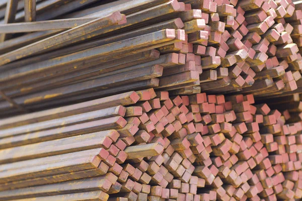 Metal ürünleri, Rusya depodaki paketleri meydanda metal profil