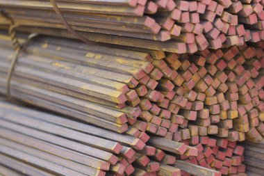 Metal ürünleri, Rusya depodaki paketleri meydanda metal profil