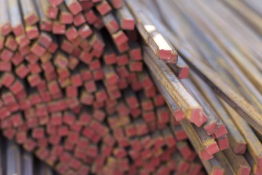 Metal ürünleri, Rusya depodaki paketleri meydanda metal profil